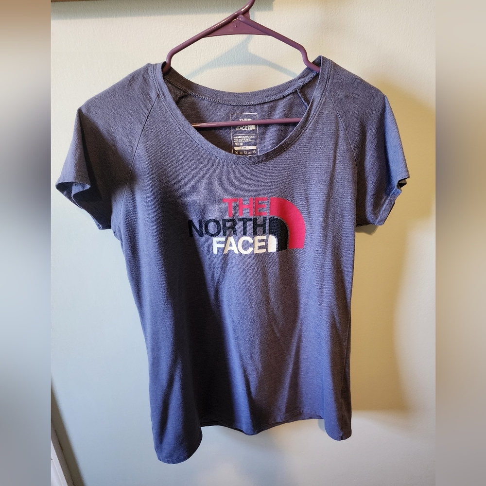 North Face t-shirt size medium - Picture 3 of 3